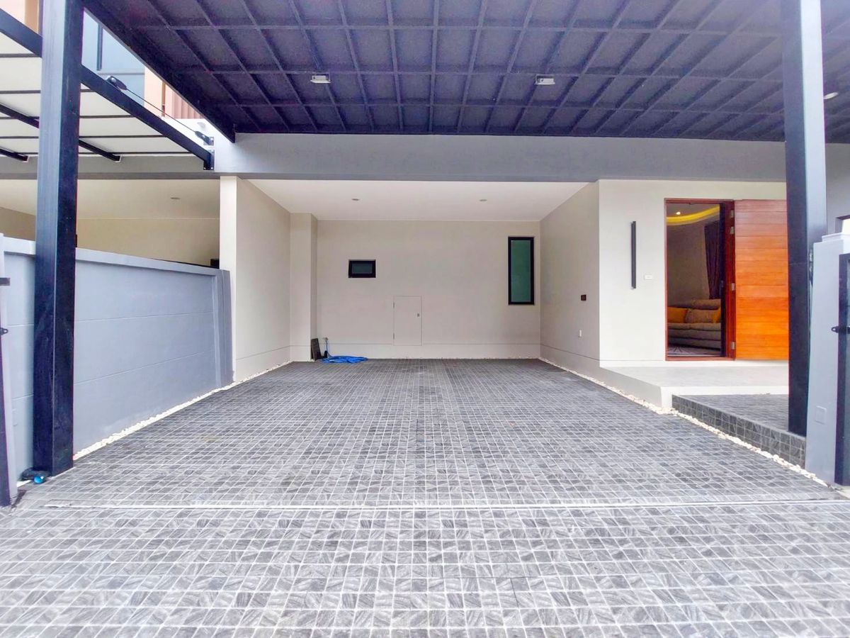 For SaleThaphra, Talat Phlu, Wutthakat : Twin house for sale, 3 floors, 4 bedrooms, 5 bathrooms, complete with