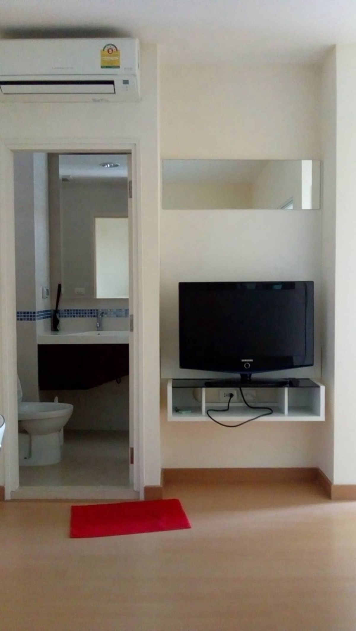 For RentCondoOnnut, Udomsuk : Life Sukhumvit 65, near BTS Ekkamai, 5 minutes walk, high floor beautiful view, ready to move in 14,000 baht / month