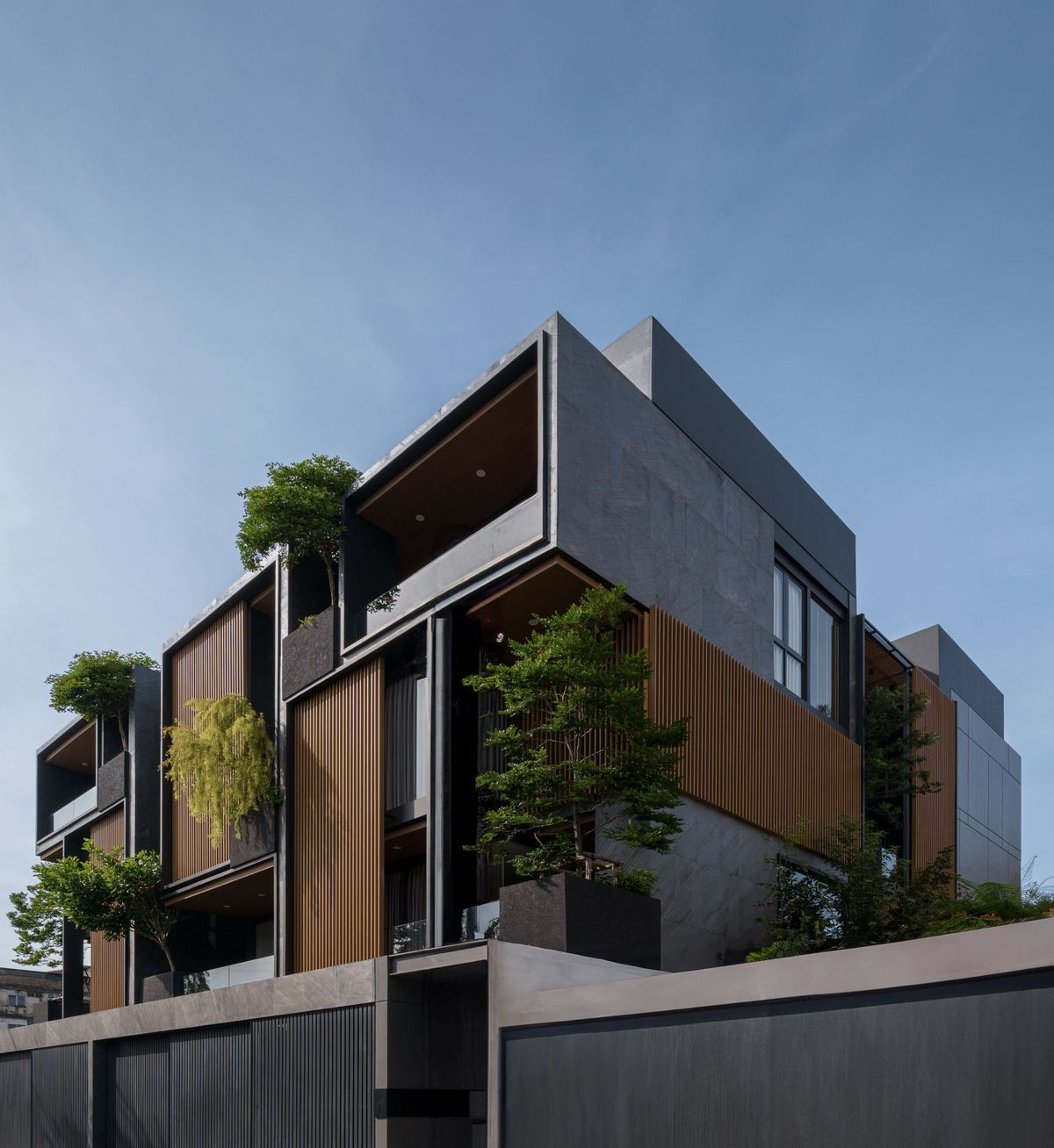 For SaleTownhomeLadprao101, Happy Land, The Mall Bang Kapi : 𝑨𝑹𝑩𝑶𝑹 𝑼𝑹𝑩𝑨𝑵 𝑳𝒂𝒅𝒑𝒓𝒂𝒐 𝑻𝒉𝒆 𝒍𝒂𝒔𝒕 𝒄𝒐𝒓𝒏𝒆𝒓 𝒉𝒐𝒖𝒔𝒆 🚈 𝑳𝒖𝒙𝒖𝒓𝒚 𝒉𝒐𝒖𝒔𝒆 𝒓𝒆𝒂𝒅𝒚 𝒕𝒐 𝒎𝒐𝒗𝒆 𝒊𝒏 𝑵𝒆𝒂𝒓 𝒍𝒆𝒂𝒅𝒊𝒏𝒈 𝒊𝒏𝒕𝒆𝒓𝒏𝒂𝒕𝒊𝒐𝒏𝒂𝒍 𝒔𝒄𝒉𝒐𝒐𝒍𝒔, 𝒐𝒏𝒍𝒚 𝟏𝟎 𝒎𝒊𝒏𝒖𝒕𝒆𝒔 𝑷𝒓𝒊𝒄𝒆 𝟑𝟗.𝟗 𝑴𝒃. 