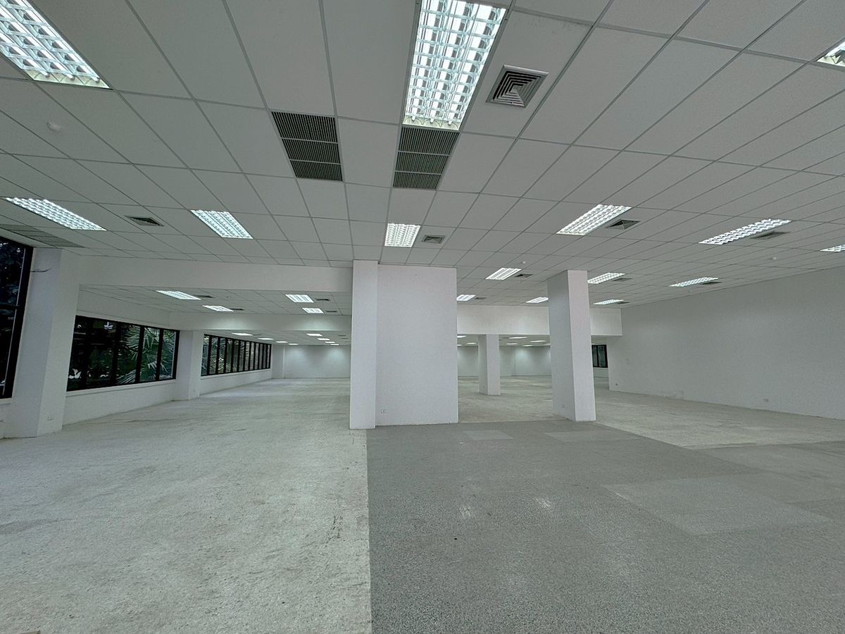 ให้เช่าร้านค้า/ตลาดนัดพระราม 9 เพชรบุรีตัดใหม่ RCA : พื้นที่ร้านค้าริมถนนพระราม 9 เหมาะทำธุรกิจทุกประเภท ** NO CO-AGENT **