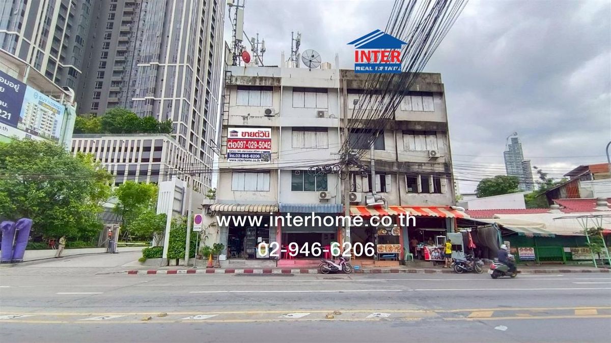 ขายอาคารพาณิชย์สาทร นราธิวาส : อาคารพาณิชย์ 4 ชั้น 10 ตร.ว. อาคารพาณิชย์ ใกล้แยกตรอกจันทน์ โรงเรียนนานาชาติโชรส์เบอรี่กรุงเทพ ติดถนนจันทน์ ถนนเจริญกรุง เขตบางรัก กรุงเทพมหานคร