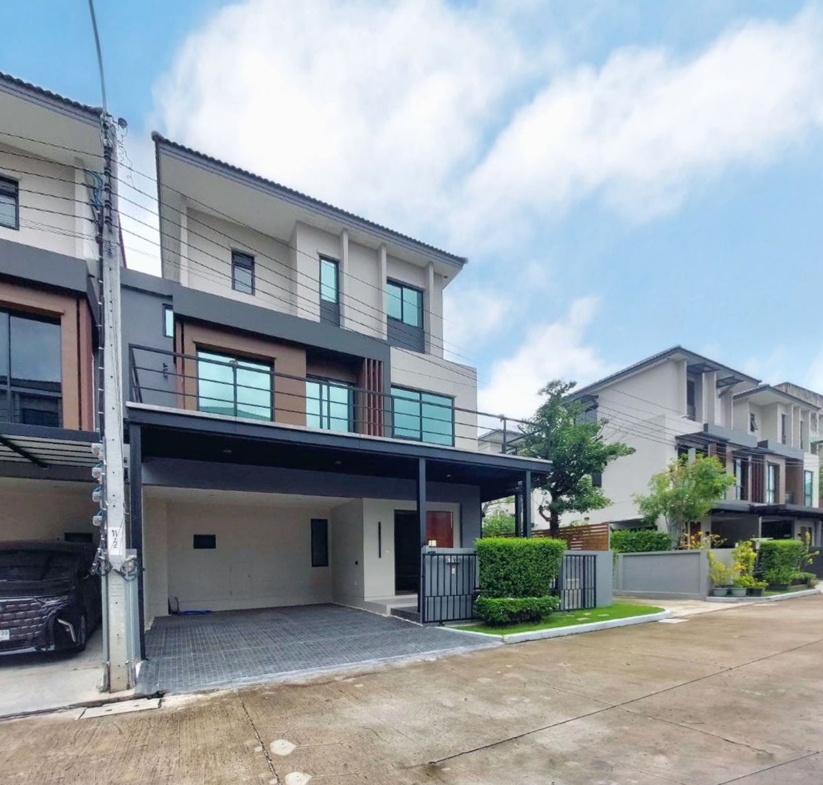 For SaleThaphra, Talat Phlu, Wutthakat : Twin house for sale, 3 floors, 4 bedrooms, 5 bathrooms, complete with