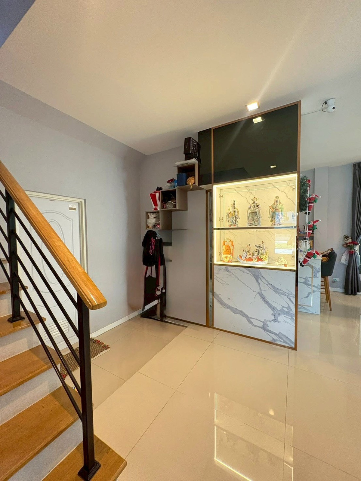 For RentHousePathum Thani,Rangsit, Thammasat : house with 4 bedrooms and 5 bathrooms, near Future Park Rangsit and Pathum Thani city center, located on Highway 345. Fully furnished and ready to move in.