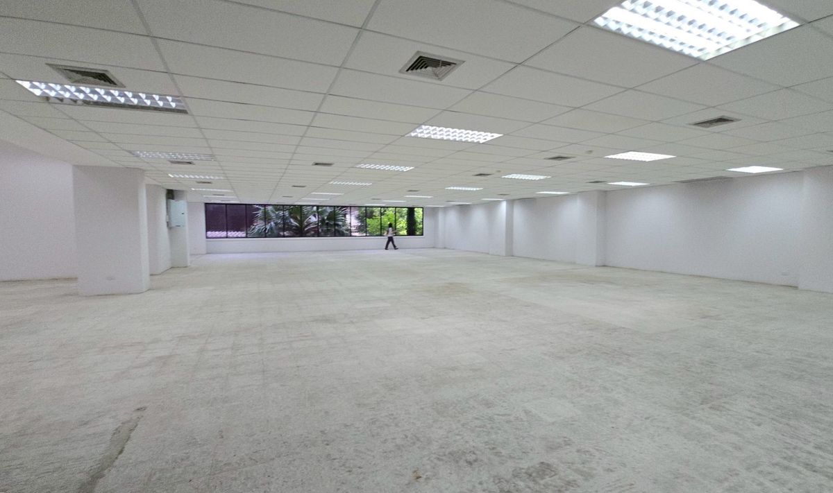 ให้เช่าร้านค้า/ตลาดนัดพระราม 9 เพชรบุรีตัดใหม่ RCA : พื้นที่ร้านค้าริมถนนพระราม 9 เหมาะทำธุรกิจทุกประเภท ** NO CO-AGENT **