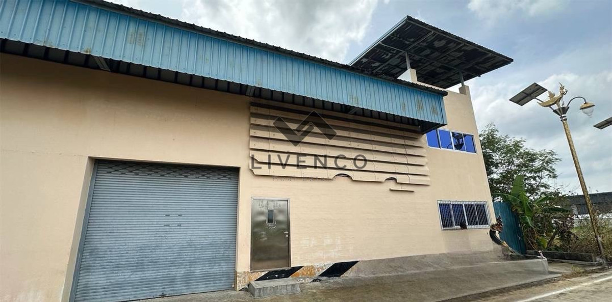 For SaleFactoryLadkrabang, Suwannaphum Airport : Land for sale with warehouses that can be made in the factory with the office. There is a laboratory (King Kaew Soi 42/2) (MHEE217).