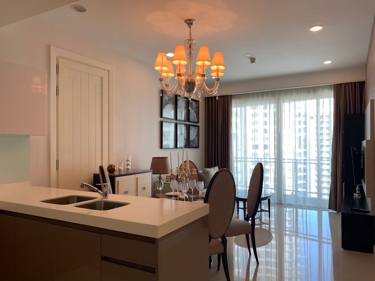 For RentCondoWitthayu, Chidlom, Langsuan, Ploenchit : LTH12811 - Condo for Rent Condo for rent at Q Langsuan Q Langsuan Q Lang Size 84.85 SQM. 2 Beds 2 Baths Near BTS Chidlom Station Only 85K/Month