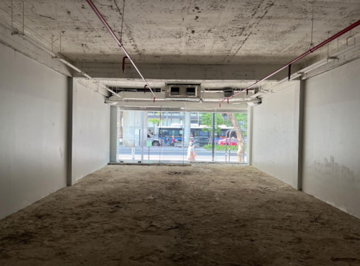 For RentShowroomSilom, Saladaeng, Bangrak : Rental area: Silom -Saladaeng (G floor on the main road)