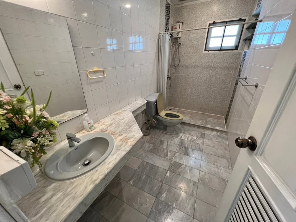 ให้เช่าบ้านแจ้งวัฒนะ เมืองทอง : จะเตรียม ให้สวยงาม เรียบร้อย ก่อนเข้าอยู่ 100% บ้านเดี่ยว ตกแต่งด้วยหินอ่อน 4ห้องนอน ในเมืองทองธานี