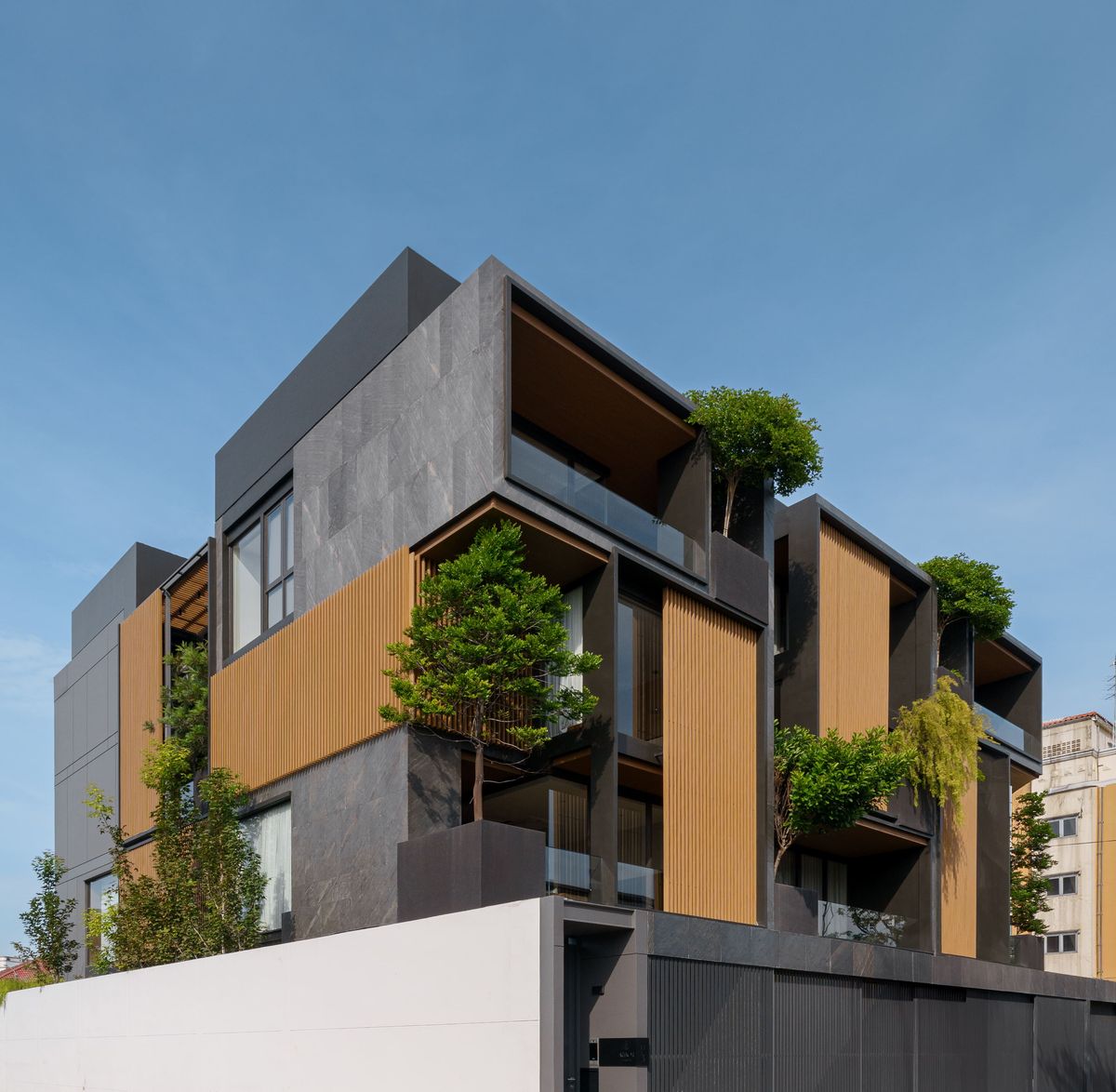 For SaleTownhomeLadprao101, Happy Land, The Mall Bang Kapi : 𝑨𝑹𝑩𝑶𝑹 𝑼𝑹𝑩𝑨𝑵 𝑳𝒂𝒅𝒑𝒓𝒂𝒐 𝑻𝒉𝒆 𝒍𝒂𝒔𝒕 𝒄𝒐𝒓𝒏𝒆𝒓 𝒉𝒐𝒖𝒔𝒆 🚈 𝑳𝒖𝒙𝒖𝒓𝒚 𝒉𝒐𝒖𝒔𝒆 𝒓𝒆𝒂𝒅𝒚 𝒕𝒐 𝒎𝒐𝒗𝒆 𝒊𝒏 𝑵𝒆𝒂𝒓 𝒍𝒆𝒂𝒅𝒊𝒏𝒈 𝒊𝒏𝒕𝒆𝒓𝒏𝒂𝒕𝒊𝒐𝒏𝒂𝒍 𝒔𝒄𝒉𝒐𝒐𝒍𝒔, 𝒐𝒏𝒍𝒚 𝟏𝟎 𝒎𝒊𝒏𝒖𝒕𝒆𝒔 𝑷𝒓𝒊𝒄𝒆 𝟑𝟗.𝟗 𝑴𝒃. 