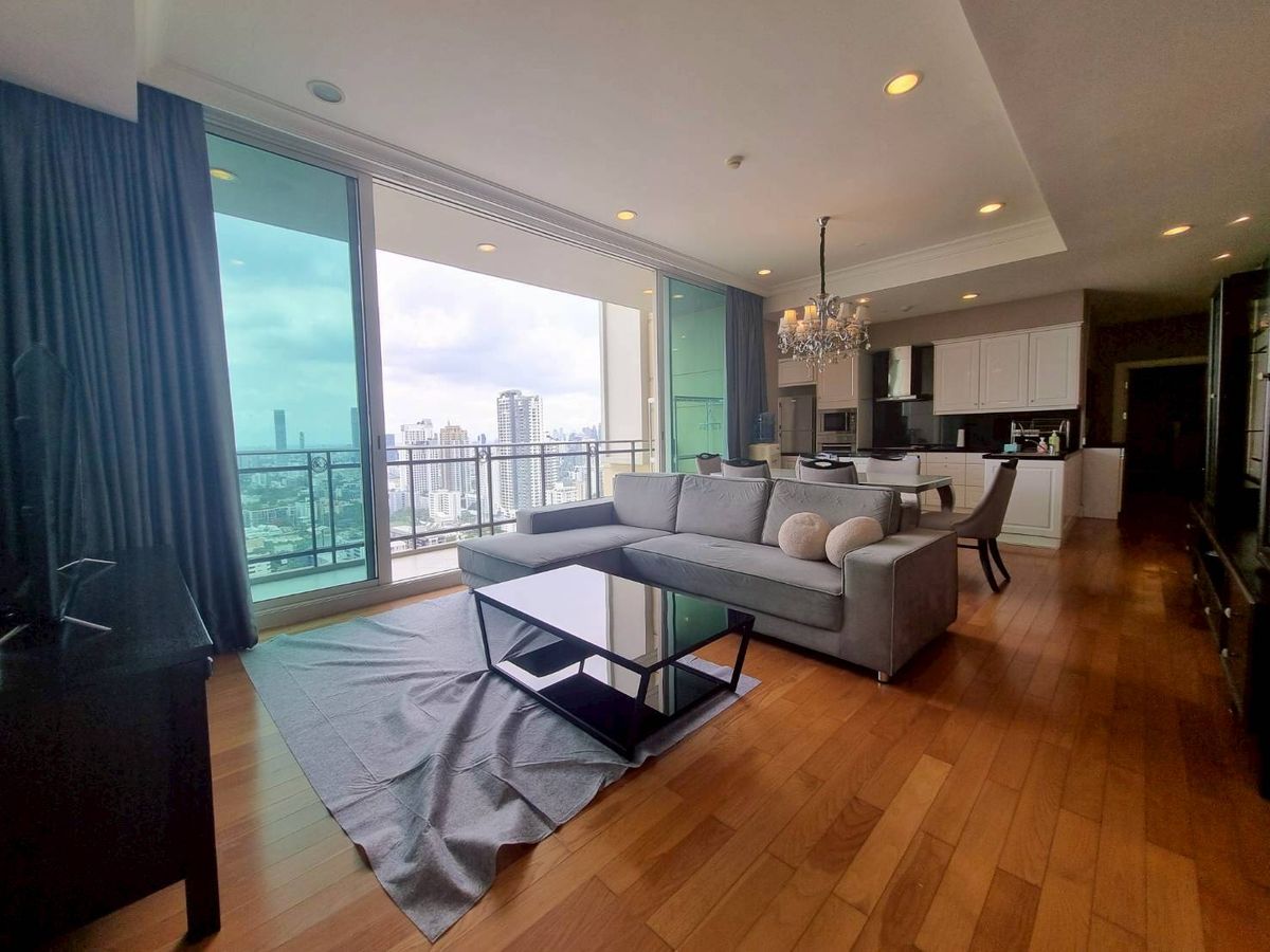 ให้เช่าคอนโดสุขุมวิท อโศก ทองหล่อ : Royce Private Residences ( Pet Friendly )