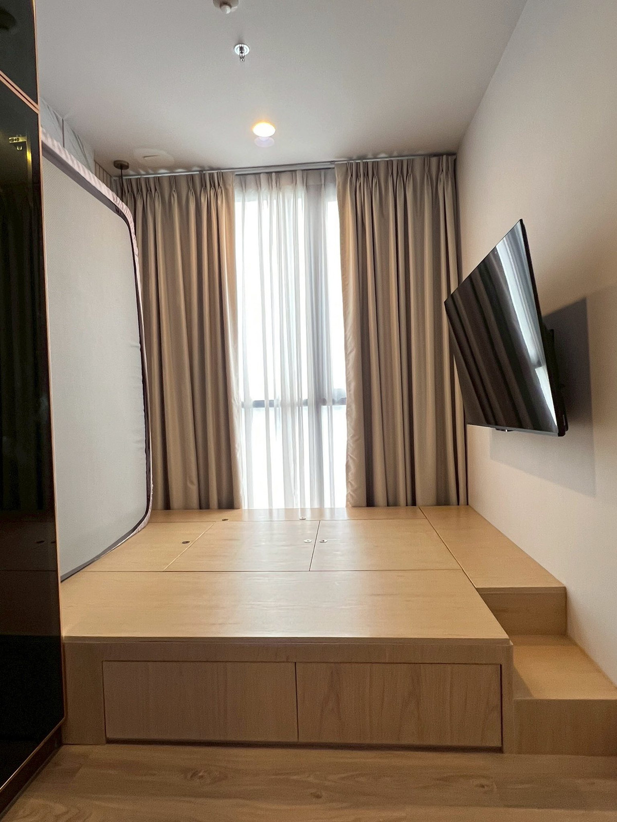 For RentCondoSukhumvit, Asoke, Thonglor : Condo OKA HAUS Sukhumvit 36 Convenient transportation, near BTS, have a beautiful furniture furniture. Ready to stay immediately !!