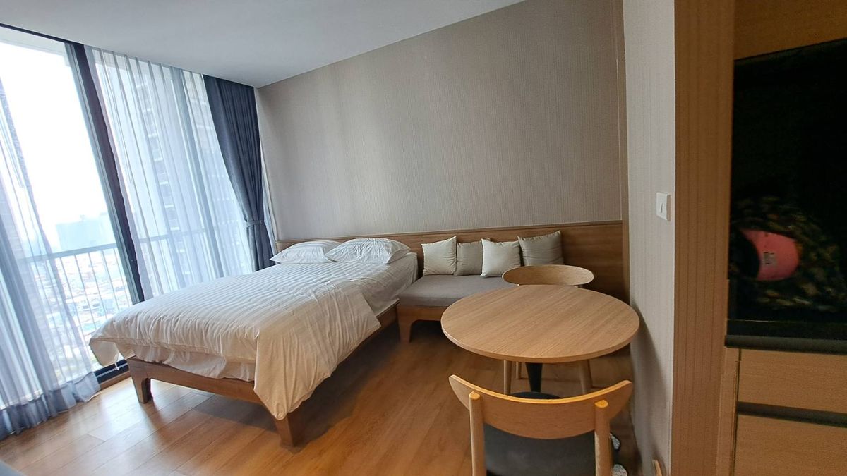 For RentCondoSukhumvit, Asoke, Thonglor : Sky Pool Condo Near BTS Phong