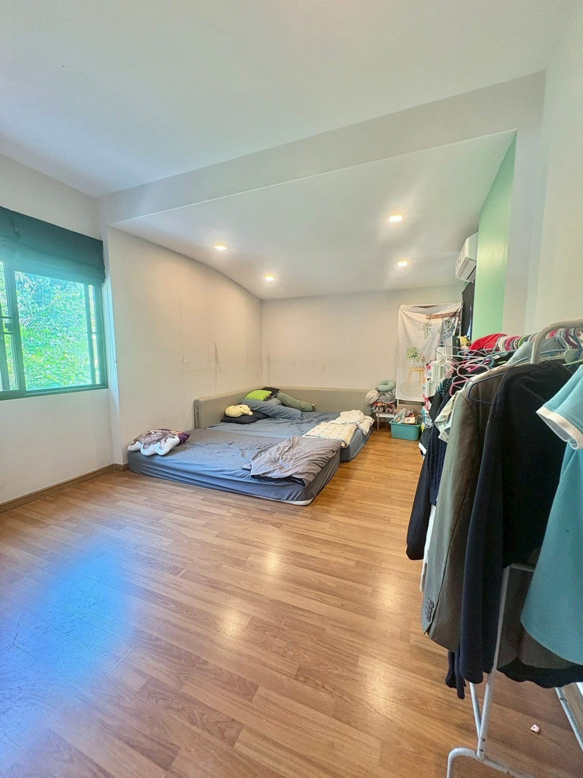 For RentHousePathum Thani,Rangsit, Thammasat : house with 4 bedrooms and 5 bathrooms, near Future Park Rangsit and Pathum Thani city center, located on Highway 345. Fully furnished and ready to move in.