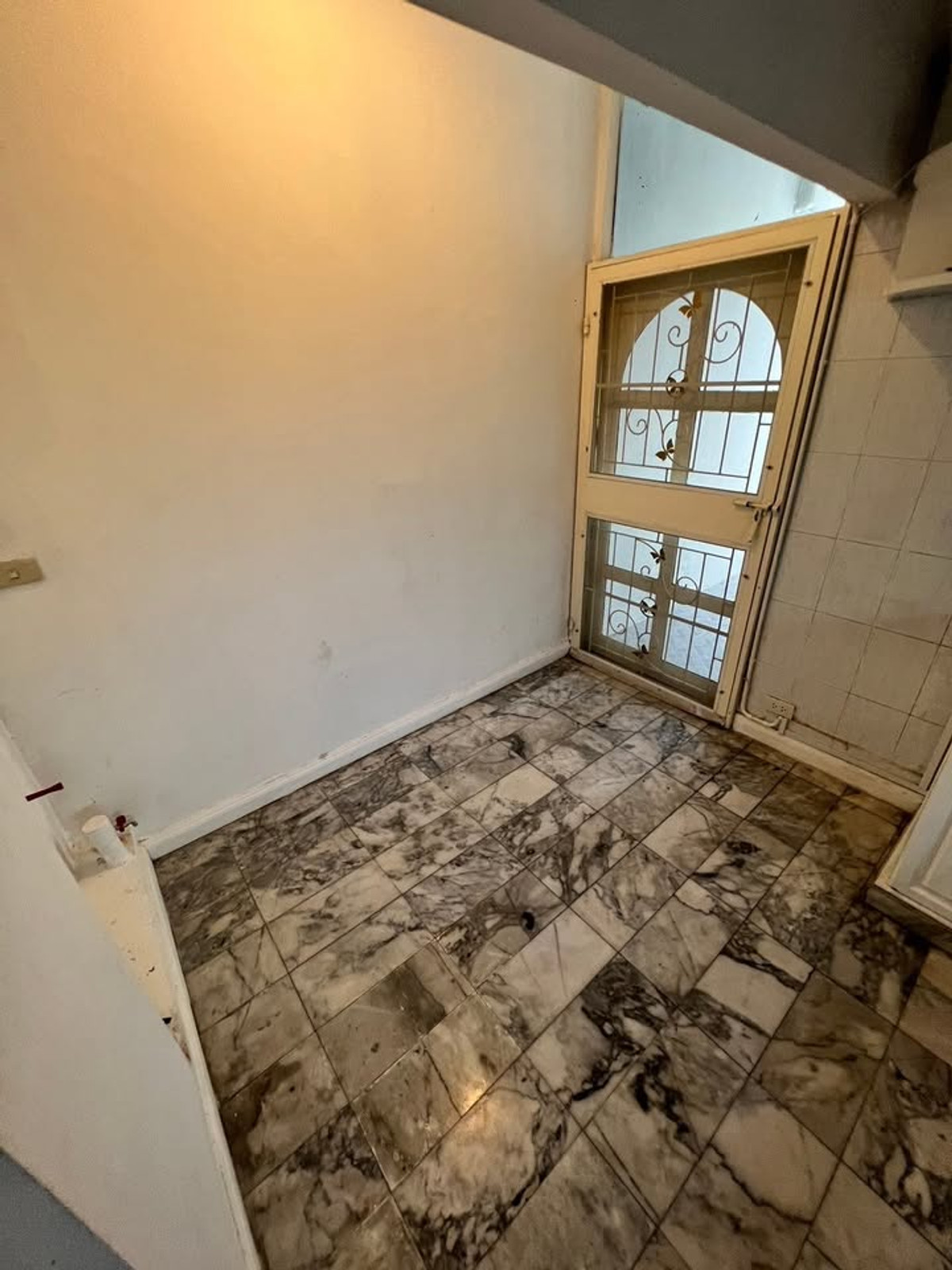 ให้เช่าบ้านแจ้งวัฒนะ เมืองทอง : จะเตรียม ให้สวยงาม เรียบร้อย ก่อนเข้าอยู่ 100% บ้านเดี่ยว ตกแต่งด้วยหินอ่อน 4ห้องนอน ในเมืองทองธานี