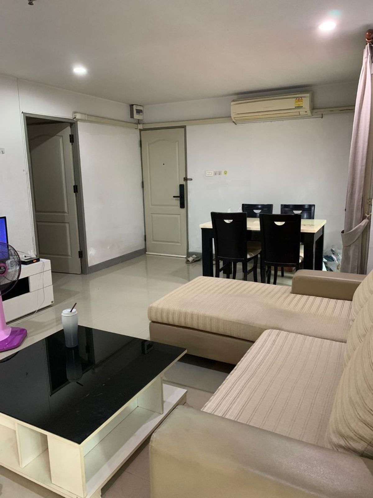 ให้เช่าคอนโดบางนา แบริ่ง ลาซาล : ให้เช่า รีเจ้นท์ โฮม 7/1 บางนา ** ห้องมุม ** ลดพิเศษ 10% ** มีเครื่องซักผ้า ** เฟอร์ครบ ห้องสวย รหัสทรัพย์ G008 ติดต่อ line id: nudlee