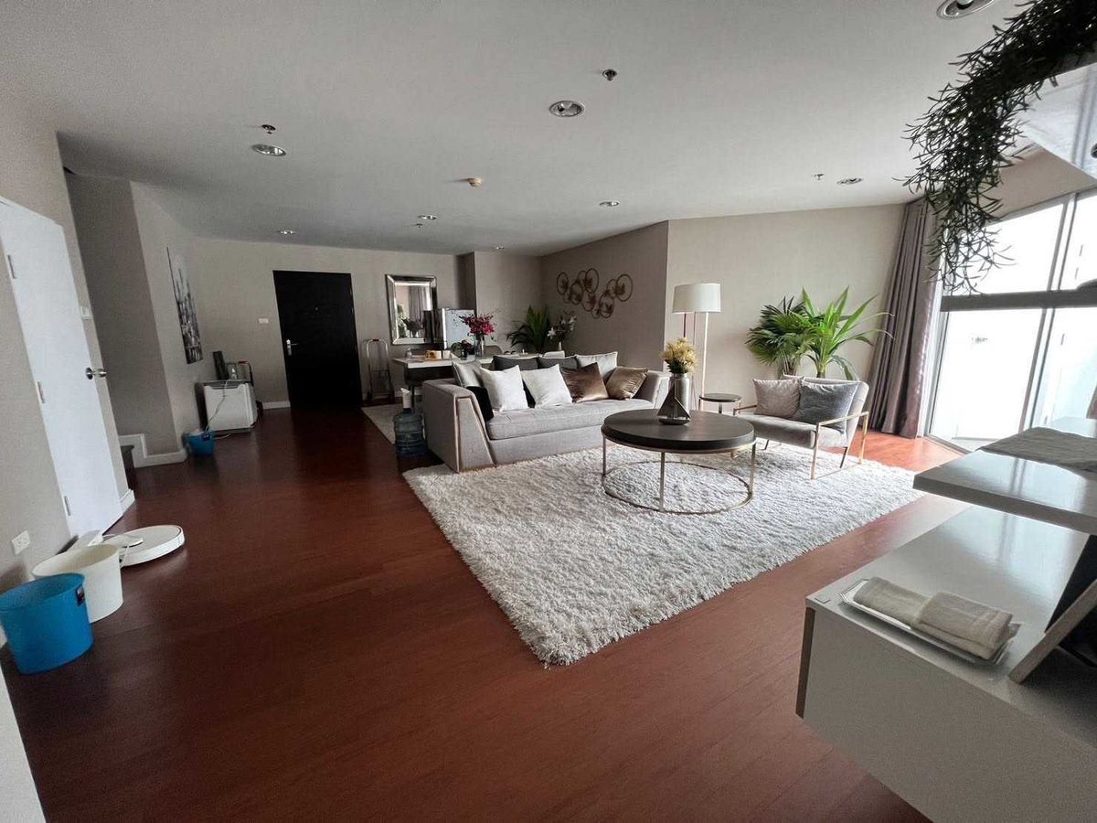 ให้เช่าคอนโดพระราม 9 เพชรบุรีตัดใหม่ RCA : LTHC12803 - Condo for rent คอนโด ให้เช่า at Belle grand Rama9 เบลล์ แกรนด์ พระราม 9 Size 188 sqm. 5 beds 4 baths Near MRT Rama9 Station ONLY 180K/Month