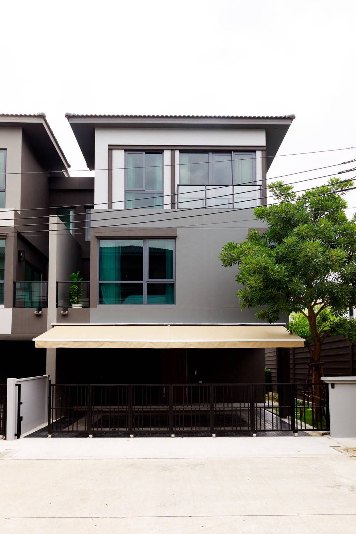 ให้เช่าบ้านลาดกระบัง สุวรรณภูมิ : ให้เช่าบ้านเดี่ยวตกแต่งสุดหรู ถนนเมกะบางนา แอร์เฟอร์นิเจอร์ครบ มี4ห้องนอน5ห้องน้ำ ราคาเช่าเดือนละ110,000บาท