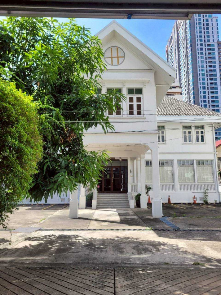 ให้เช่าบ้านสีลม ศาลาแดง บางรัก : ให้เช่า บ้านเดี่ยว Thai House 400 ตรม 2 งาน 68.90 ตรว ใกล้ BTS ช่องนนทรี