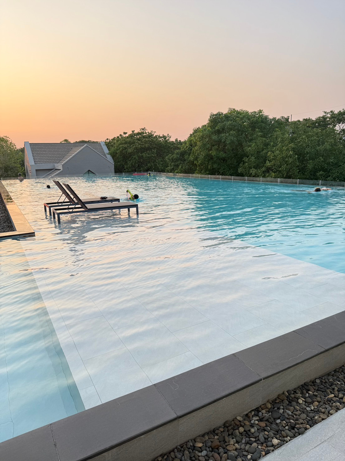 For RentHousePathum Thani,Rangsit, Thammasat : house with 4 bedrooms and 5 bathrooms, near Future Park Rangsit and Pathum Thani city center, located on Highway 345. Fully furnished and ready to move in.