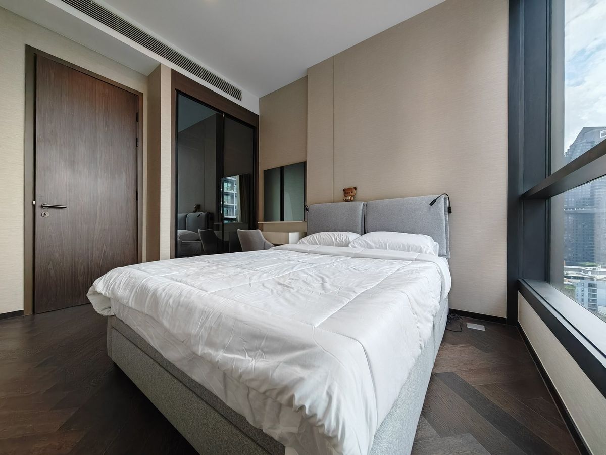 For RentCondoSukhumvit, Asoke, Thonglor : Luxury condo at The Esse Sukhumvit 36, convenient to travel near the BTS Skytrain, have a beautiful decorative room-Furniture furniture. Ready to stay immediately !!