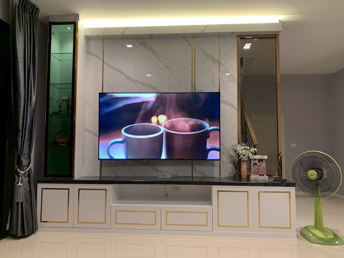 For RentHousePathum Thani,Rangsit, Thammasat : house with 4 bedrooms and 5 bathrooms, near Future Park Rangsit and Pathum Thani city center, located on Highway 345. Fully furnished and ready to move in.