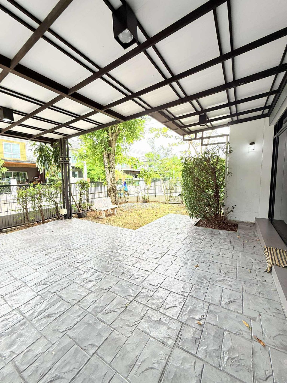 For RentHouseNonthaburi, Bang Yai, Bangbuathong : Single house, never rented, fully extended, has a working room, next to the waterworks canal, near Chumphon Phanit Market