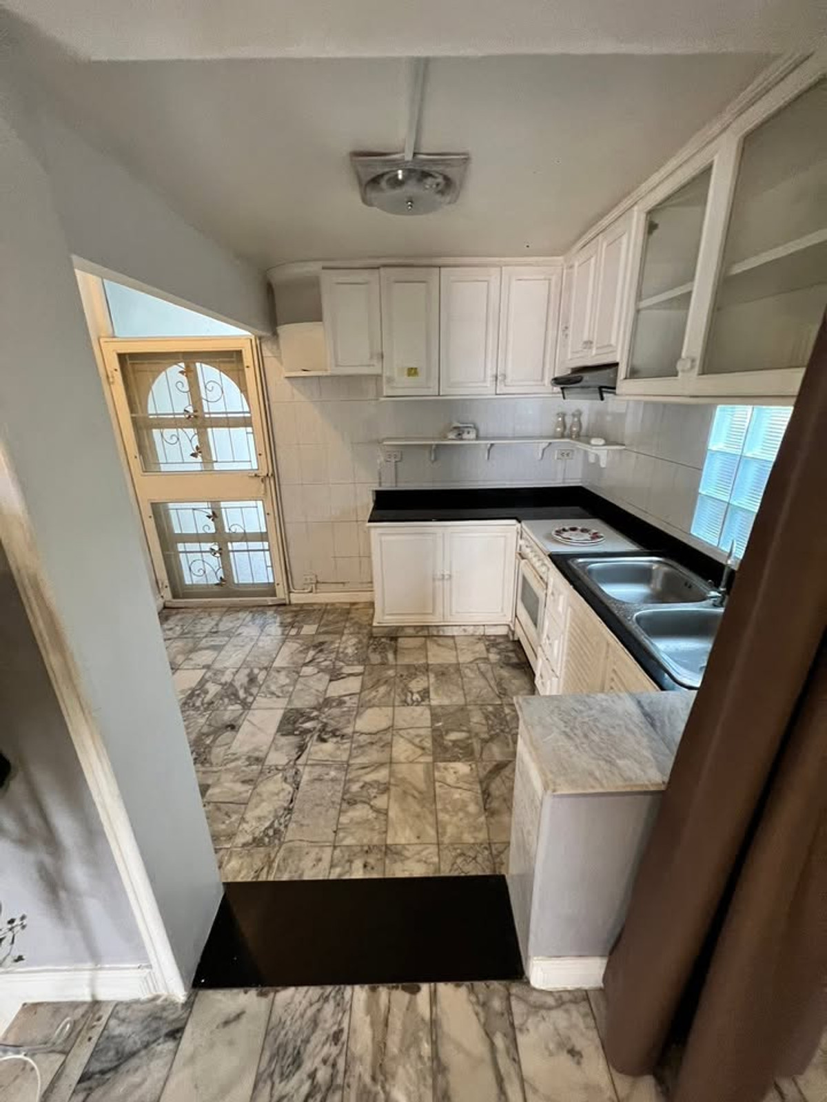 ให้เช่าบ้านแจ้งวัฒนะ เมืองทอง : จะเตรียม ให้สวยงาม เรียบร้อย ก่อนเข้าอยู่ 100% บ้านเดี่ยว ตกแต่งด้วยหินอ่อน 4ห้องนอน ในเมืองทองธานี