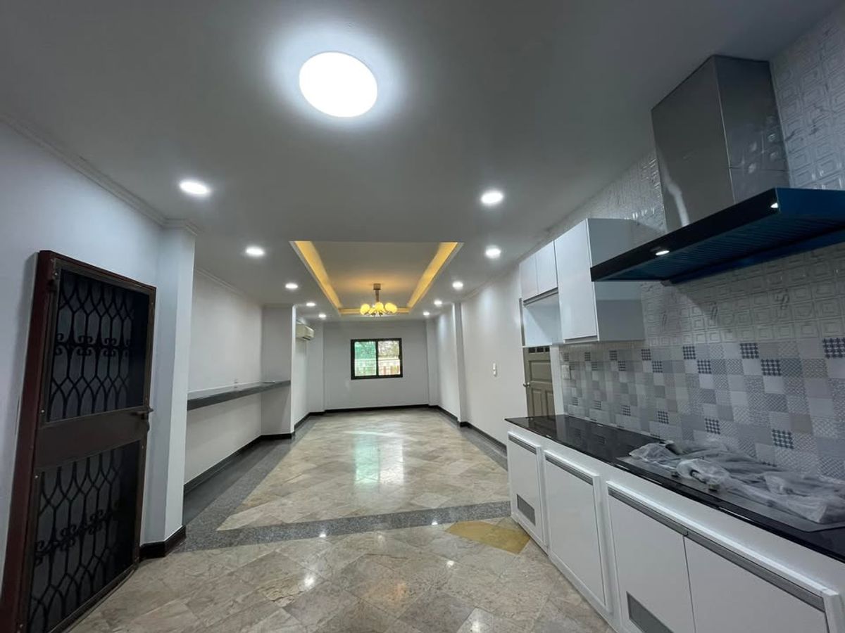 For SaleHouseSamut Prakan,Samrong : Preecha Village Srinakarin–Nam Daeng, spacious detached house with large usable area