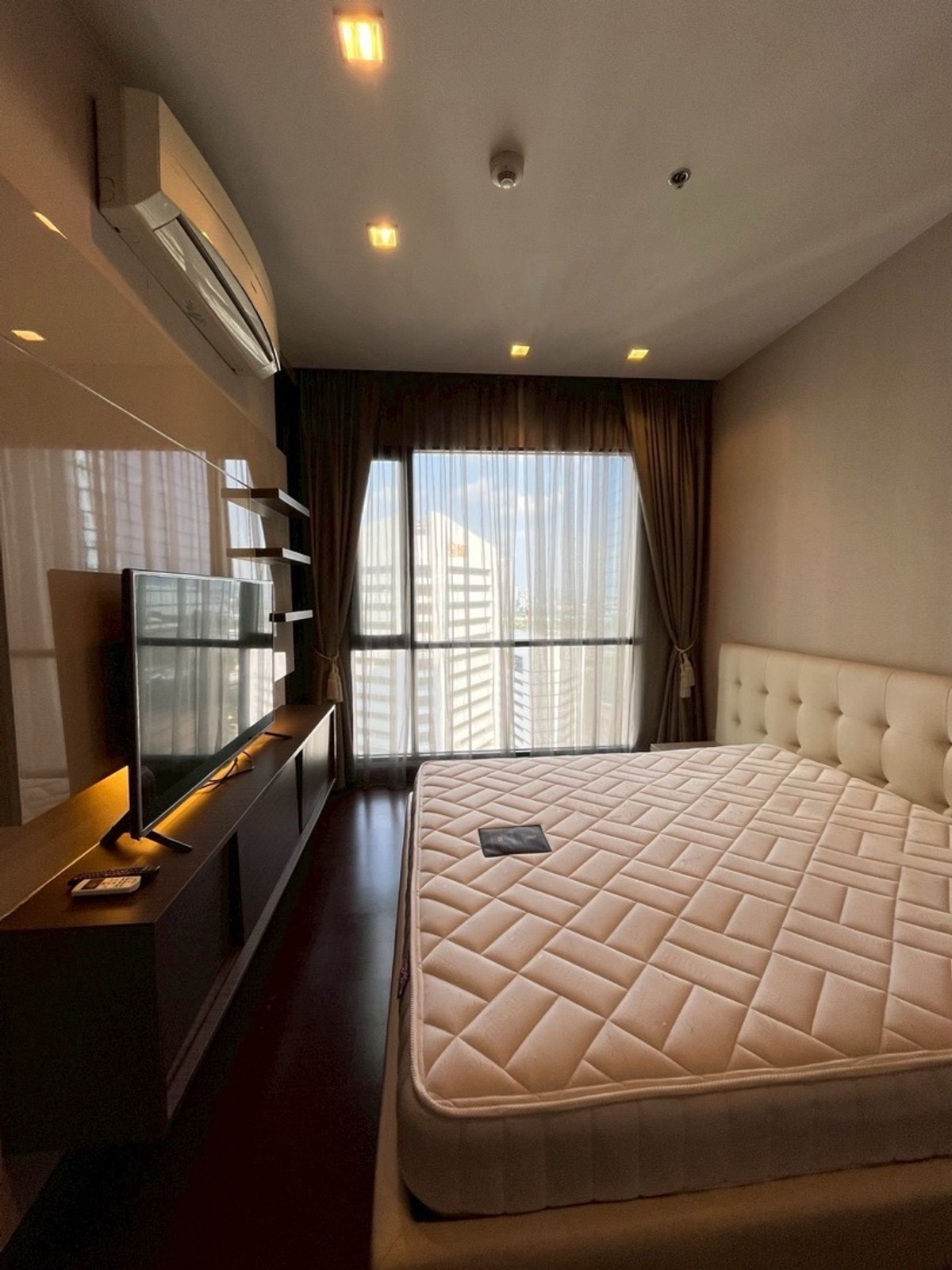 For RentCondoRatchadapisek, Huaikwang, Suttisan : IVY Ampio 2 Bedroom 80SQ.M Ready to rent. Contact 084-979-2464☎️