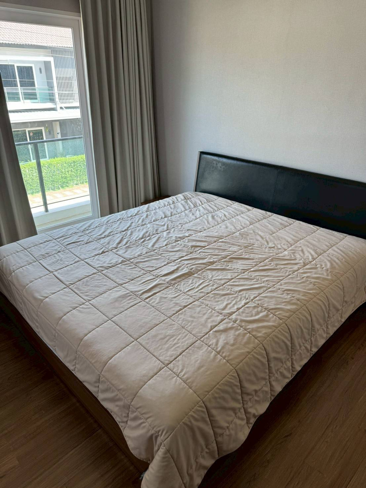 ให้เช่าบ้านปทุมธานี รังสิต ธรรมศาสตร์ : บ้าน type ใหญ่ 4 ห้องนอน 3 ห้องน้ำ แอร์ครบ ม่านครบ เอาเฟอร์หรือไม่เอาบอกได้