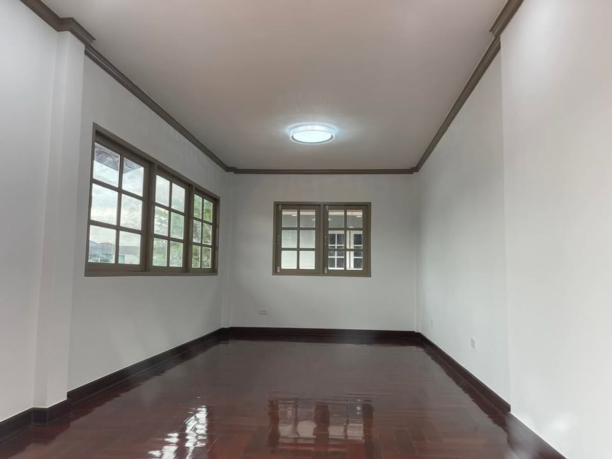 For SaleHouseSamut Prakan,Samrong : Preecha Village Srinakarin–Nam Daeng, spacious detached house with large usable area