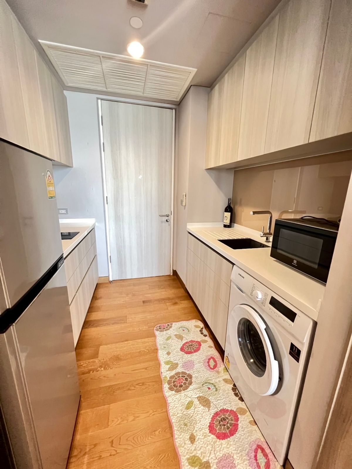 คอนโดสุขุมวิท อโศก ทองหล่อ : คอนโด The Lumpini 24 เดินทางสะดวก ใกล้รถไฟฟ้าบีทีเอส มีรถรับส่ง ห้องสวย เฟอร์นิเจอร์ครบ พร้อมอยู่!!