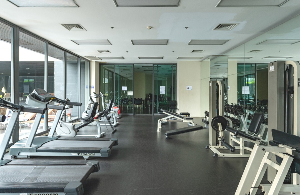 For RentCondoSukhumvit, Asoke, Thonglor : Direct Skywalk to BTS! 1-BR with Working Desk @Noble Remix. 23rd Floor, Closed Kitchen.