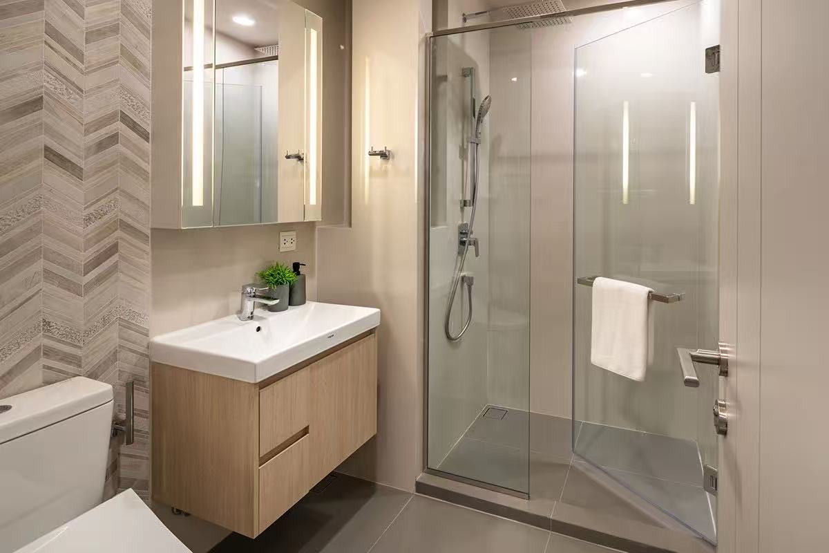 For RentCondoSukhumvit, Asoke, Thonglor : Condo OKA HAUS Sukhumvit 36 Convenient transportation, near BTS, have a beautiful furniture furniture. Ready to stay immediately !!