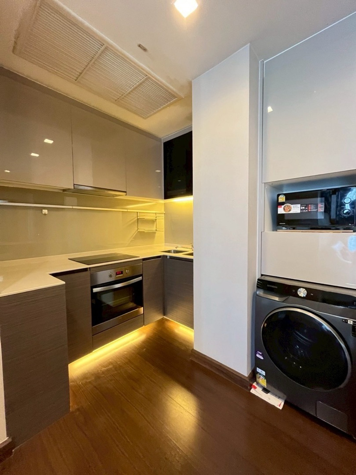 For RentCondoRatchadapisek, Huaikwang, Suttisan : IVY Ampio 2 Bedroom 80SQ.M Ready to rent. Contact 084-979-2464☎️