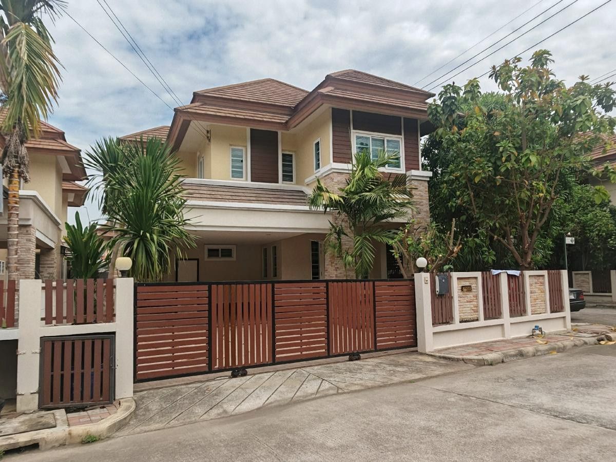 For RentHousePathum Thani,Rangsit, Thammasat : 3Bedroom House near Muang Ek, Close to Airport, Pet-Friendly, Fully Furnished