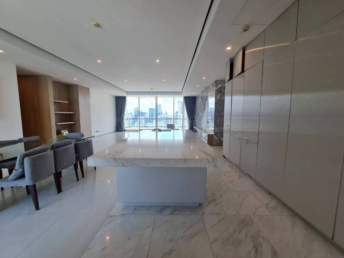 ให้เช่าคอนโดสุขุมวิท อโศก ทองหล่อ : Penthouse at Royce Private Residence 
