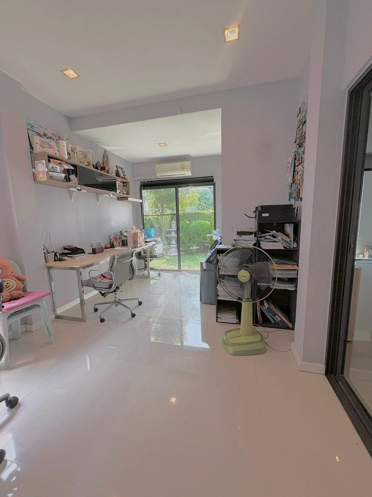 For RentHousePathum Thani,Rangsit, Thammasat : house with 4 bedrooms and 5 bathrooms, near Future Park Rangsit and Pathum Thani city center, located on Highway 345. Fully furnished and ready to move in.