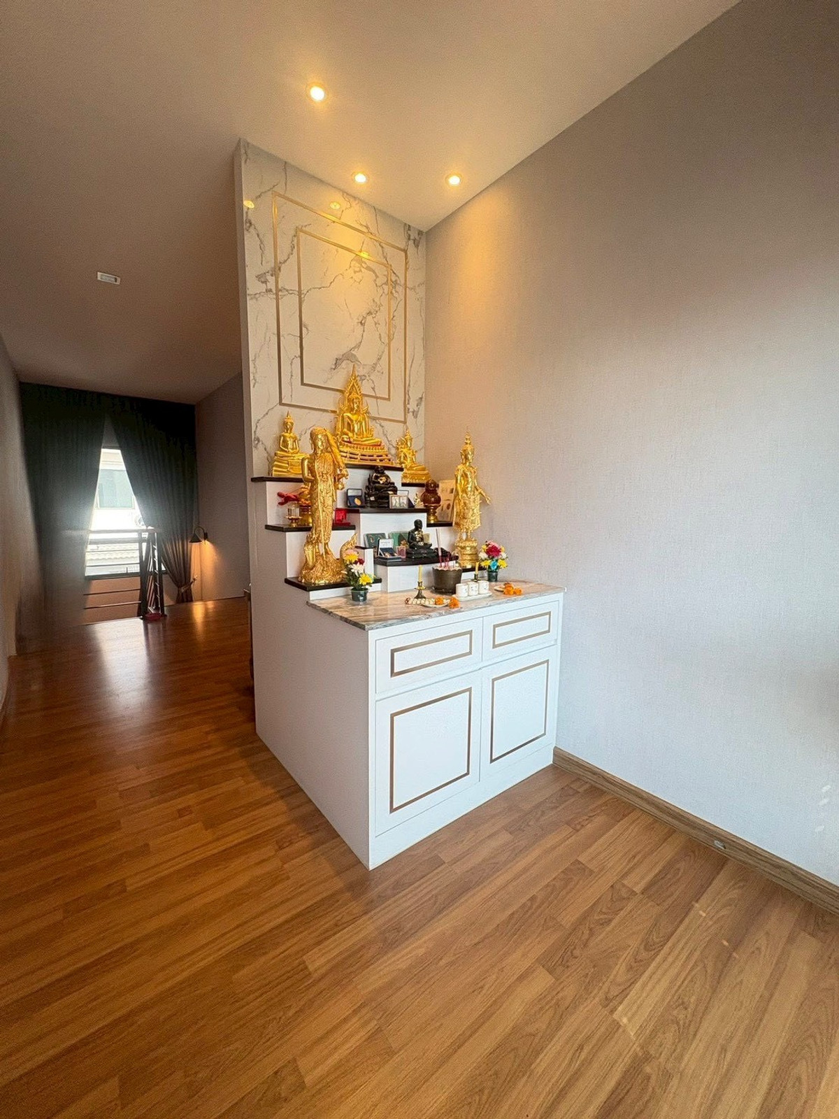 For RentHousePathum Thani,Rangsit, Thammasat : house with 4 bedrooms and 5 bathrooms, near Future Park Rangsit and Pathum Thani city center, located on Highway 345. Fully furnished and ready to move in.