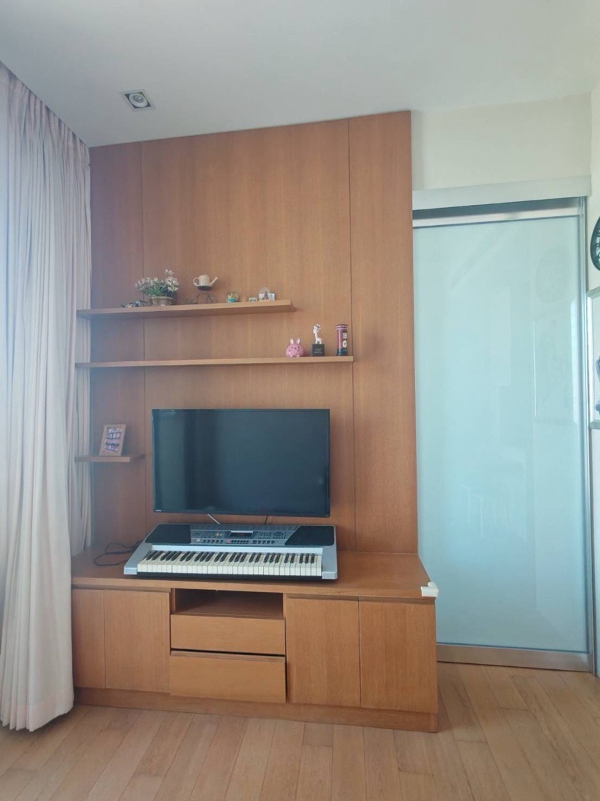 ขายคอนโดลาดพร้าว เซ็นทรัลลาดพร้าว : ขายด่วน คอนโด Equinox phahol-vibha
ขนาด 31 ตร.ม 1 นอน 1น้ำ  
ราคา 2,970,000 ล้านบาท
 โทร 093-028-1245
id line:properagency