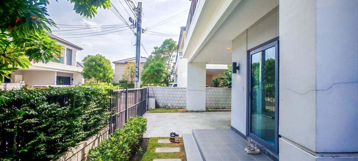 For SaleHouseRathburana, Suksawat : Modern style house for sale, Centro Rama 2-Phuttha Bucha, near the expressway, convenient to connect to Sathorn