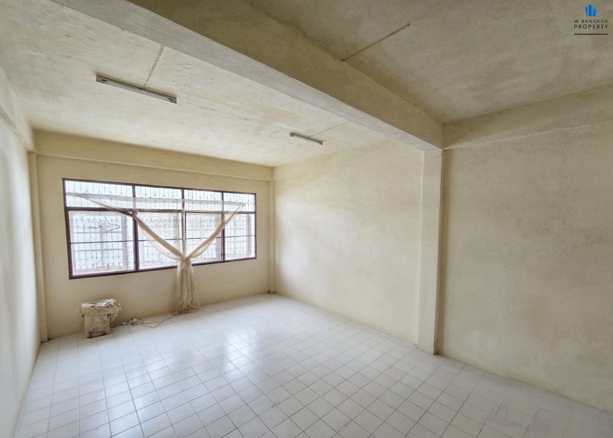 ขายอาคารพาณิชย์ลาดพร้าว เซ็นทรัลลาดพร้าว : ขายด่วน อาคารพาณิชย์ 3.5 ชั้น 15 ตร.วา ซ.ลาดพร้าว 15 ทำเลดีมาก หลัง Big C ใกล้ MRT ลาดพร้าว