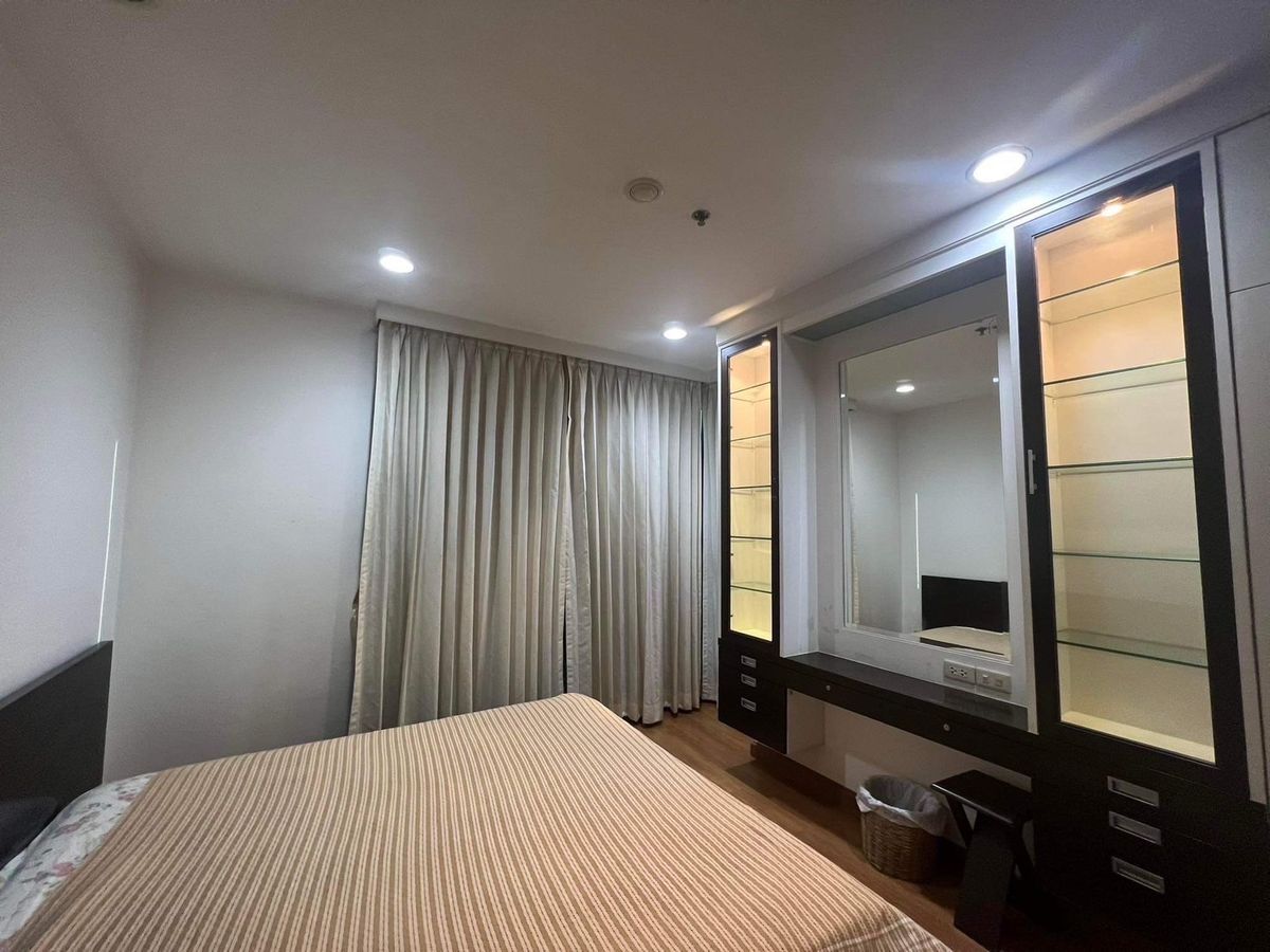 For RentCondoSathorn, Narathiwat : For Rent Condo Sathorn House fully furnished (S12-0467)