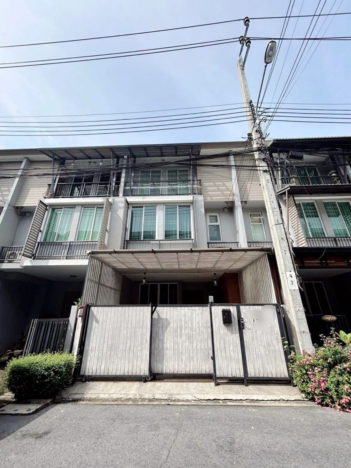 ขายทาวน์โฮมเกษตร นวมินทร์ ลาดปลาเค้า : ขายอารียา เดลี่ ทาวน์โฮม 3 ชั้น  Built-In สวยมาก หิ้วกระเป๋าเข้าอยู่ได้เลย
