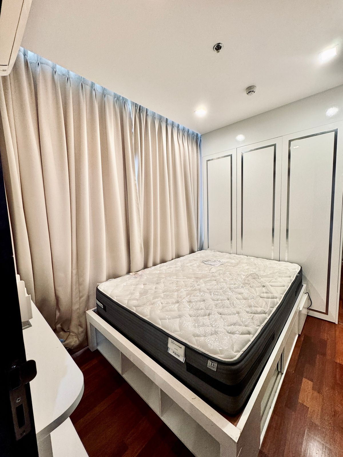 For RentCondoRatchathewi,Phayathai : For Rent! Wish Signature Midtown Siam with Private Lift💖 - High Floor. Beautiful view.