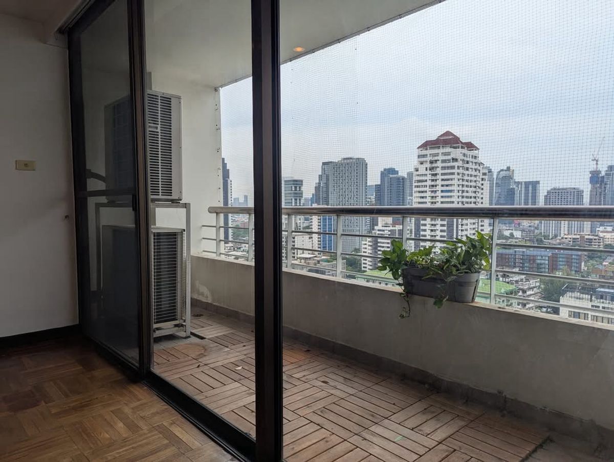 For RentCondoSukhumvit, Asoke, Thonglor : For Rent: 3BR at Habitat Condominium