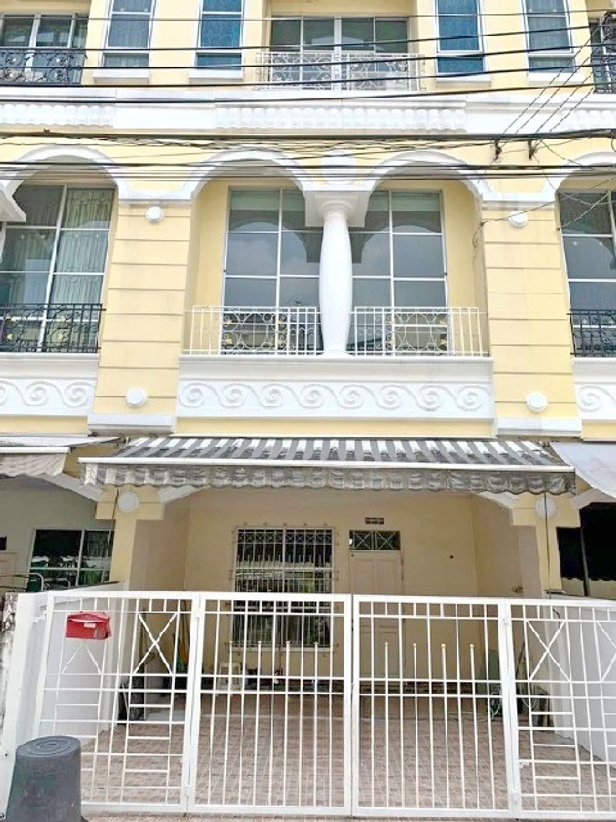 ให้เช่าทาวน์โฮมสีลม ศาลาแดง บางรัก : บ้านกลางเมือง 4 นอน เดอะไนน์ พระราม 9 2.4 กม.ให้เช่าทาวน์โฮม 3.5 ชั้นมีดาดฟ้า 25ตร.วา.305ตร.ม. พระราม9 ศรีนครินทร์ MRT หัวหมาก 1.2 กม.