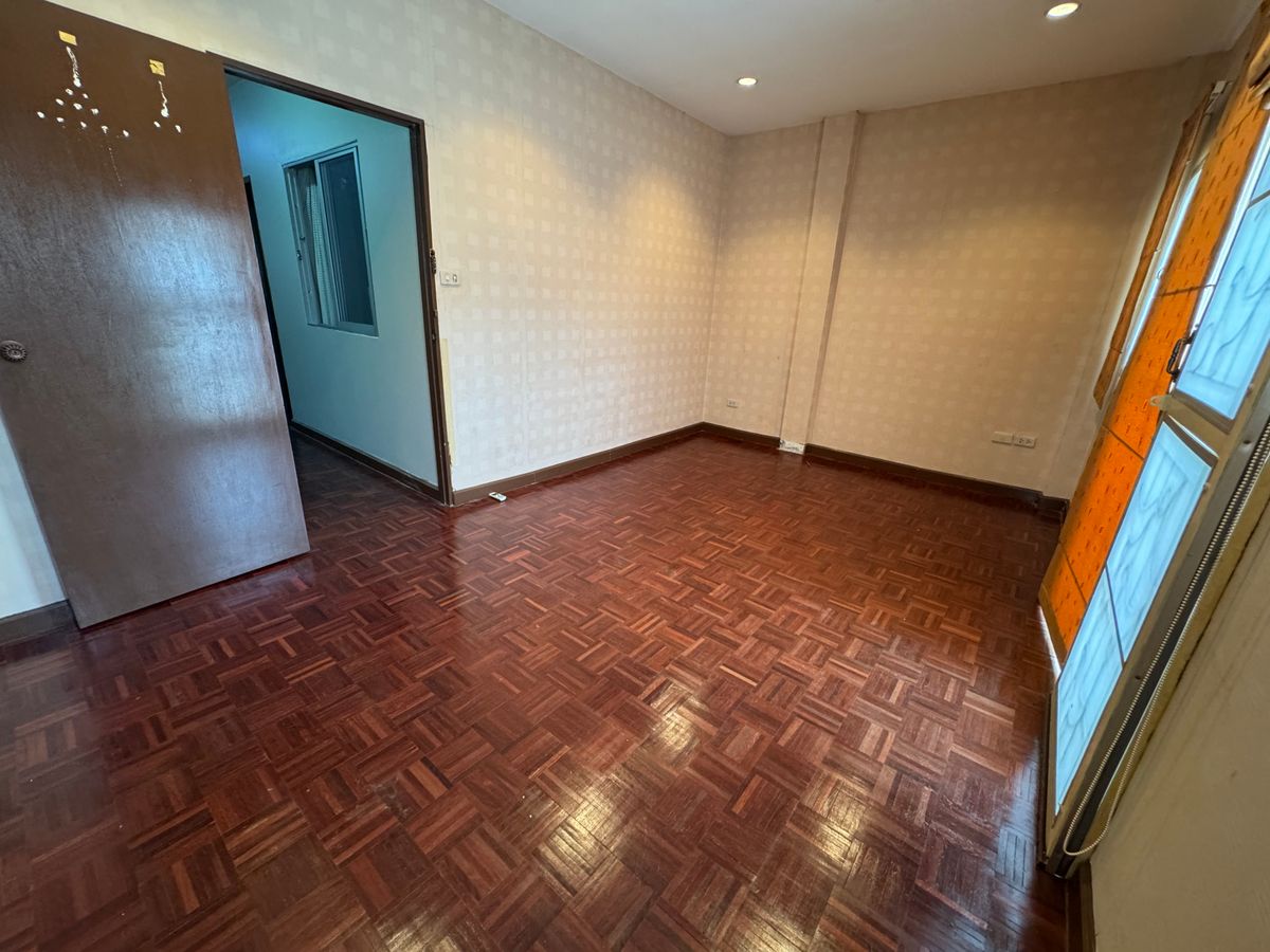 For SaleTownhomePathum Thani,Rangsit, Thammasat : 🏡 Good price, do not miss the townhouse. Sue village Rangsit-Nakhon Nayok Road, Khlong 3🏡