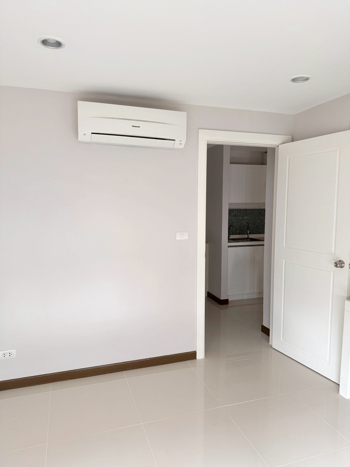 ให้เช่าคอนโดพระราม 9 เพชรบุรีตัดใหม่ RCA : ให้ เช่า ด่วน Life asoke 1Bedroom ไลฟ์ อโศก (ห้องพร้อมอยู่)