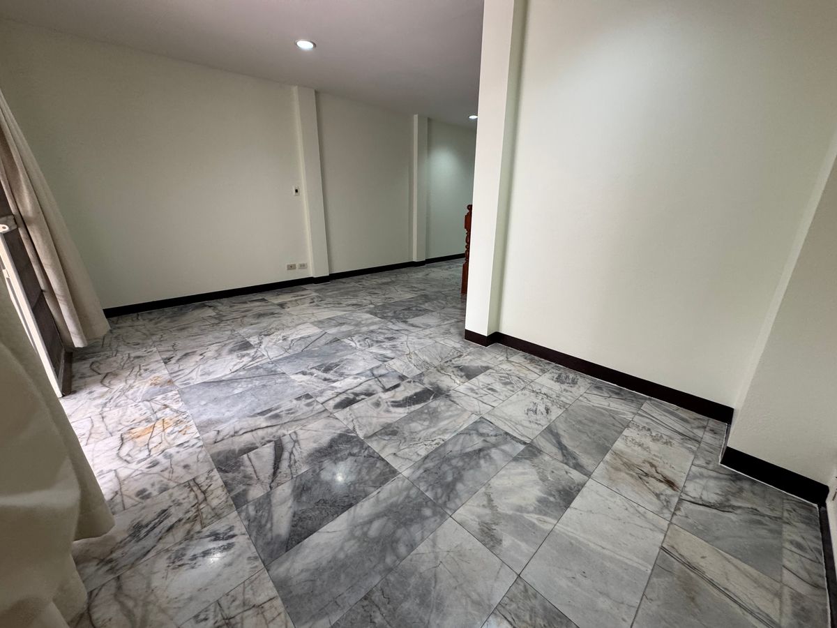 ขายทาวน์โฮมปทุมธานี รังสิต ธรรมศาสตร์ : 🏠 บ้านดีพร้อมอยู่ ขายทาวน์เฮาส์  หมู่บ้านซื่อตรง ถ.รังสิต-นครนายก คลอง3 🏠